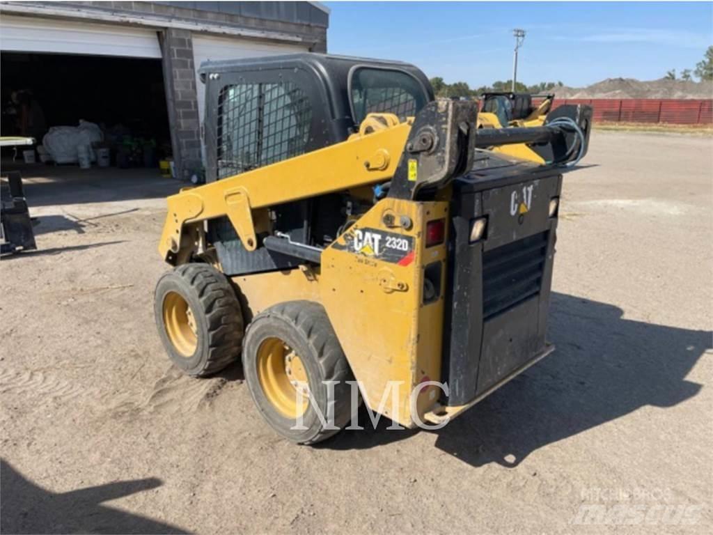 CAT 232D Schrankladers
