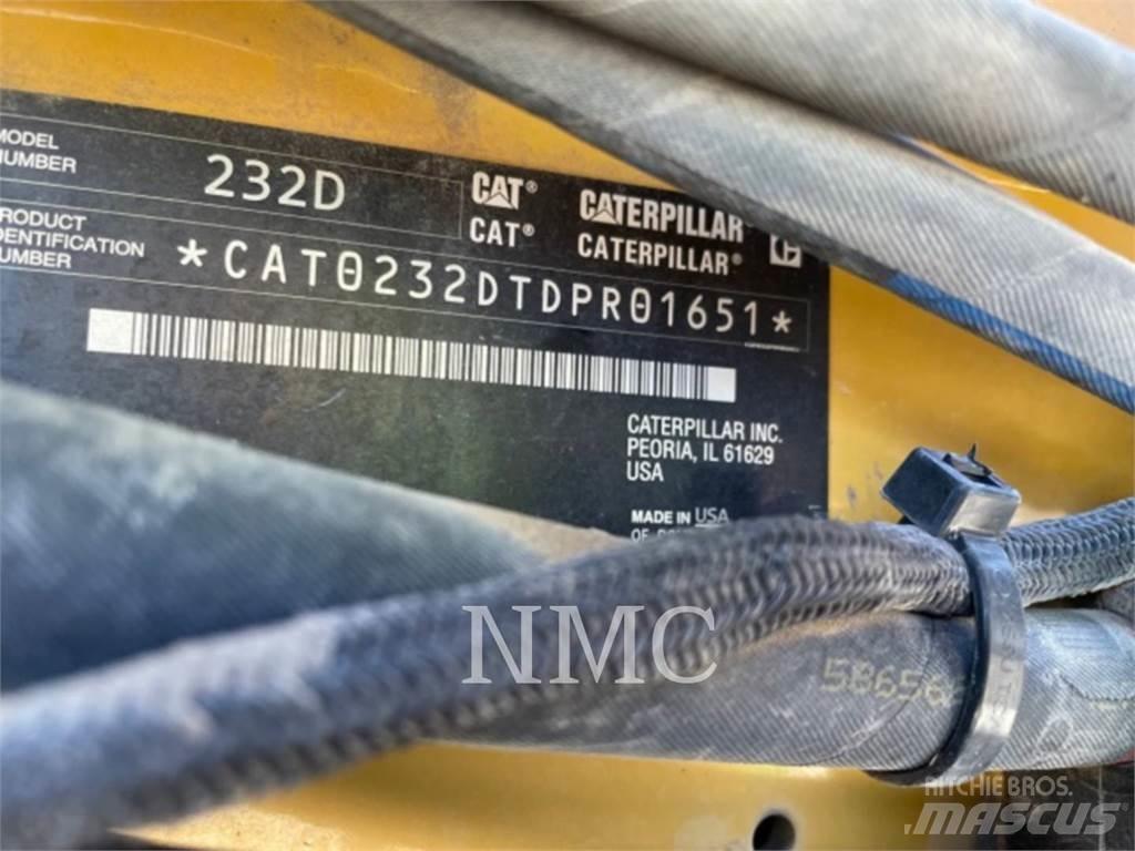 CAT 232D Schrankladers