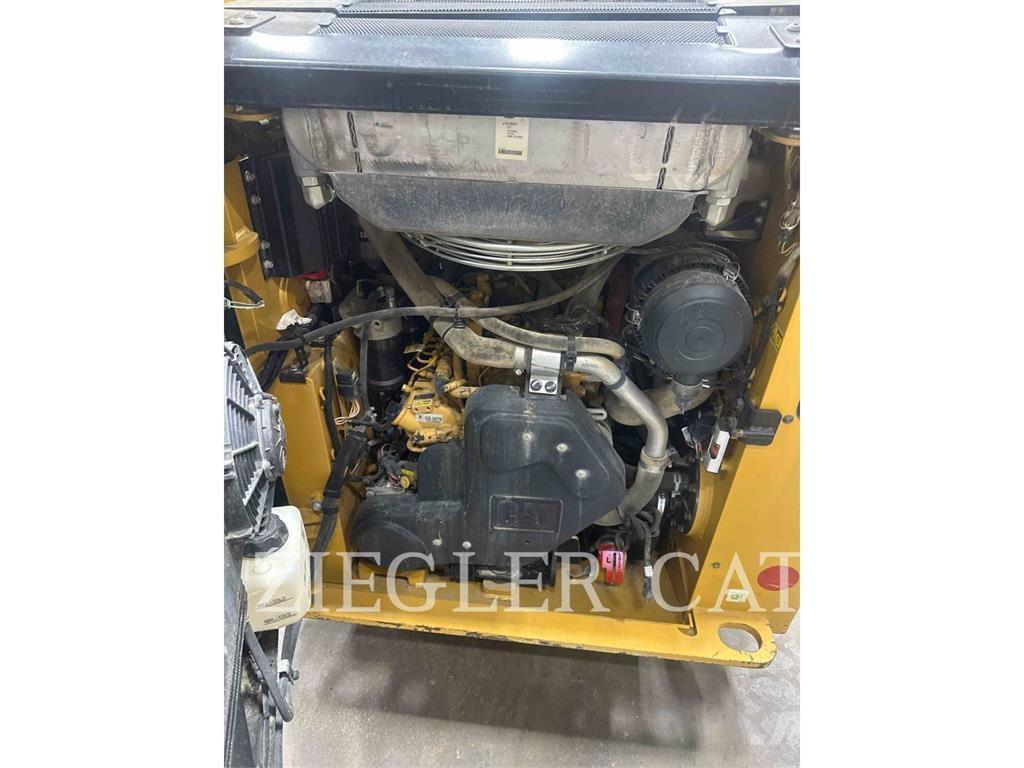 CAT 232D Schrankladers