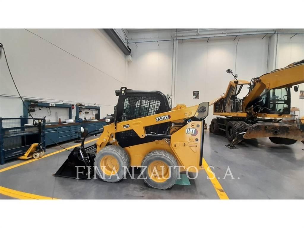 CAT 232D3 Schrankladers
