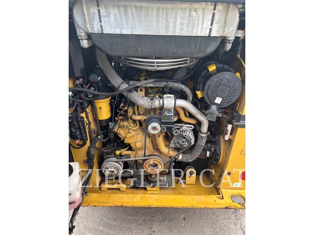 CAT 232D3 Schrankladers