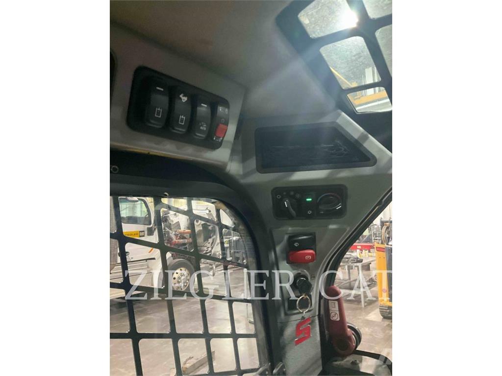 CAT 232D3 Schrankladers