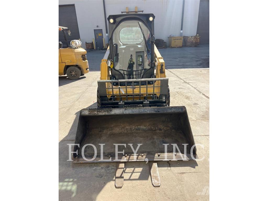 CAT 232D3 Schrankladers