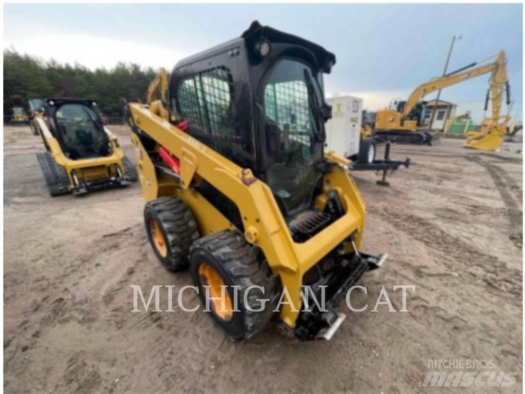 CAT 232D3 AQ Schrankladers