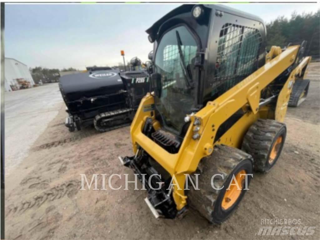 CAT 232D3 AQ Schrankladers