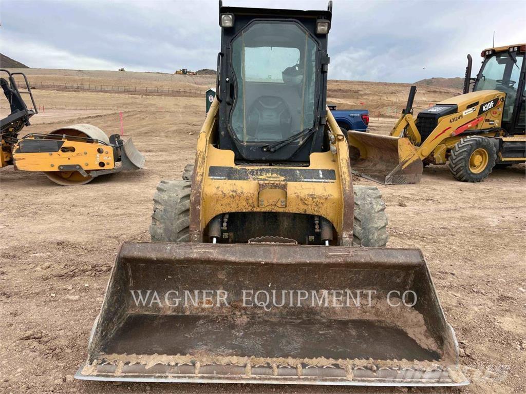 CAT 236B Schrankladers