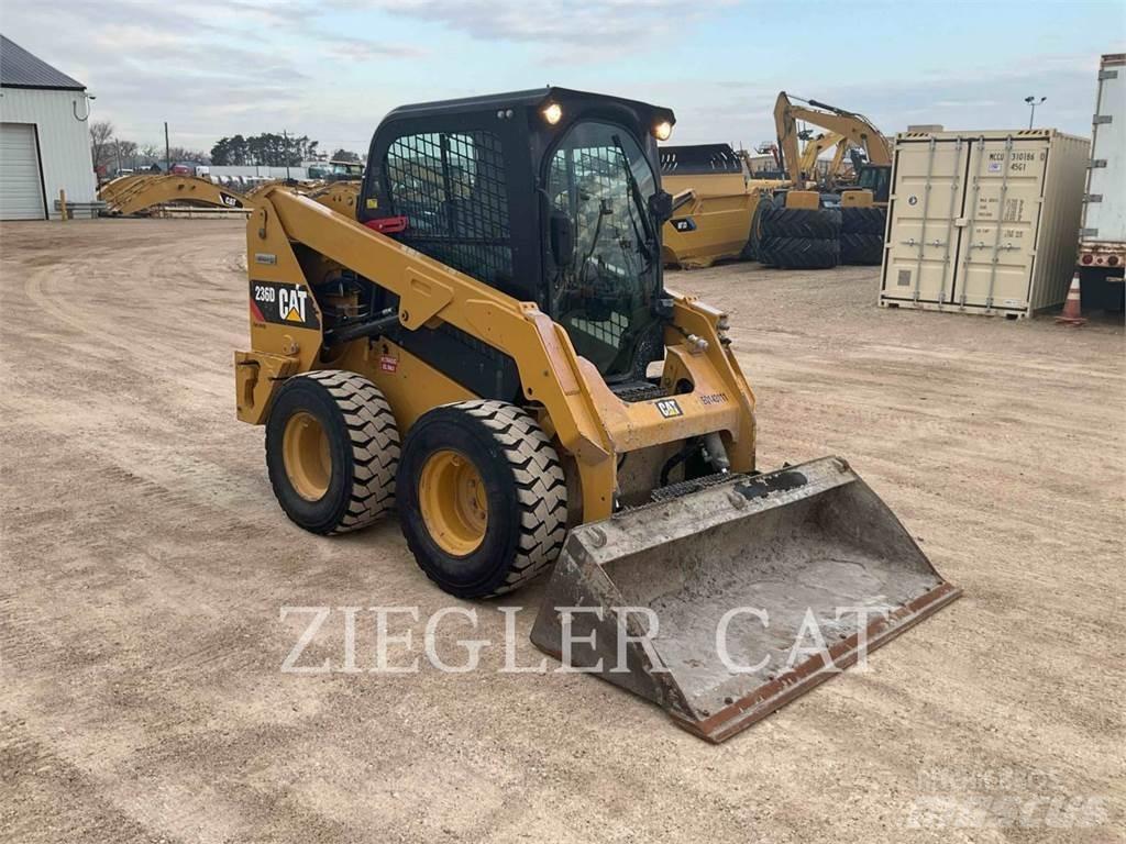 CAT 236D Schrankladers