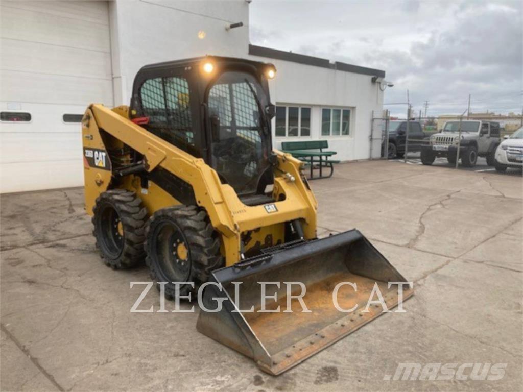 CAT 236D Schrankladers