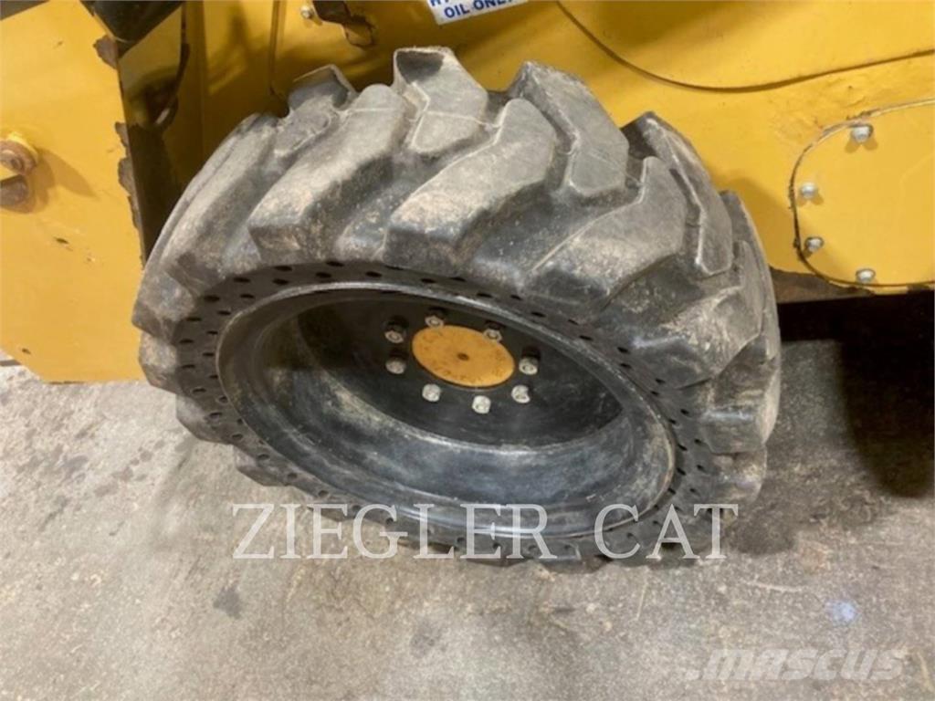 CAT 236D Schrankladers