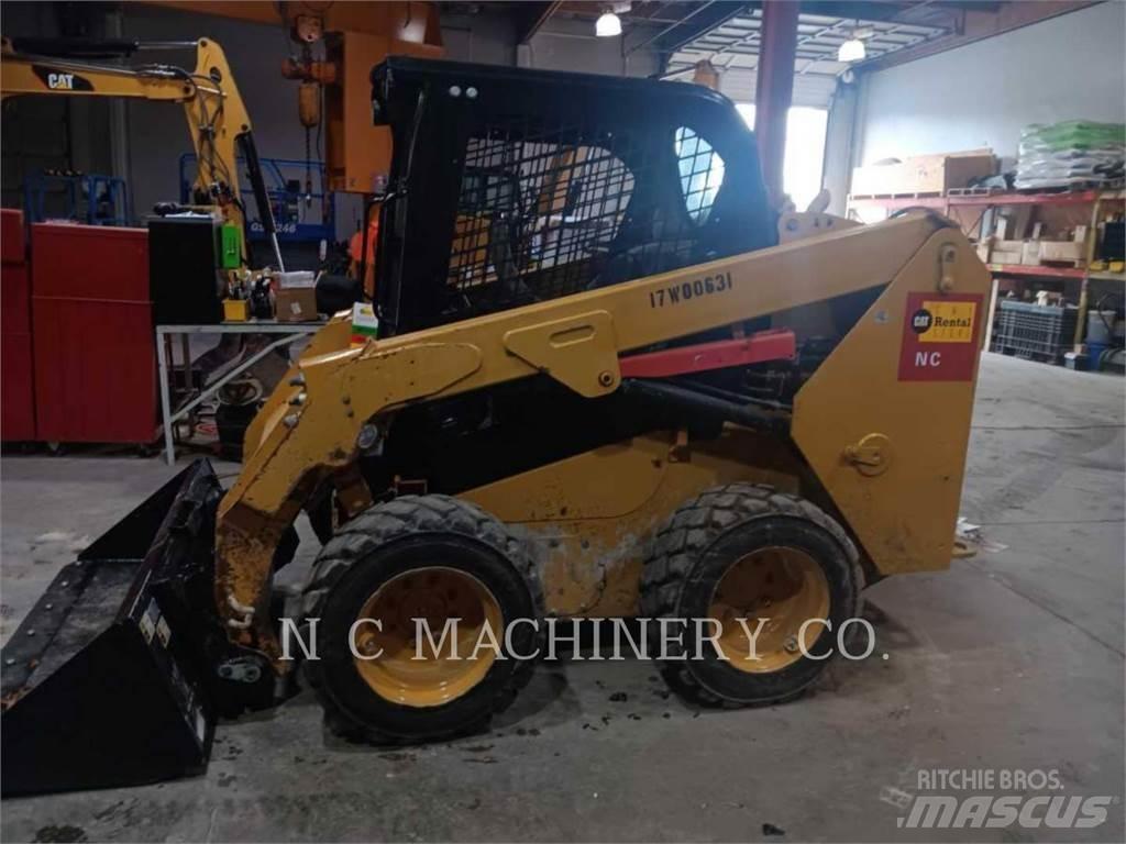 CAT 236D H2CN Schrankladers
