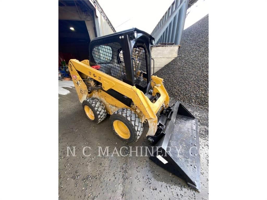 CAT 236D H2CN Schrankladers