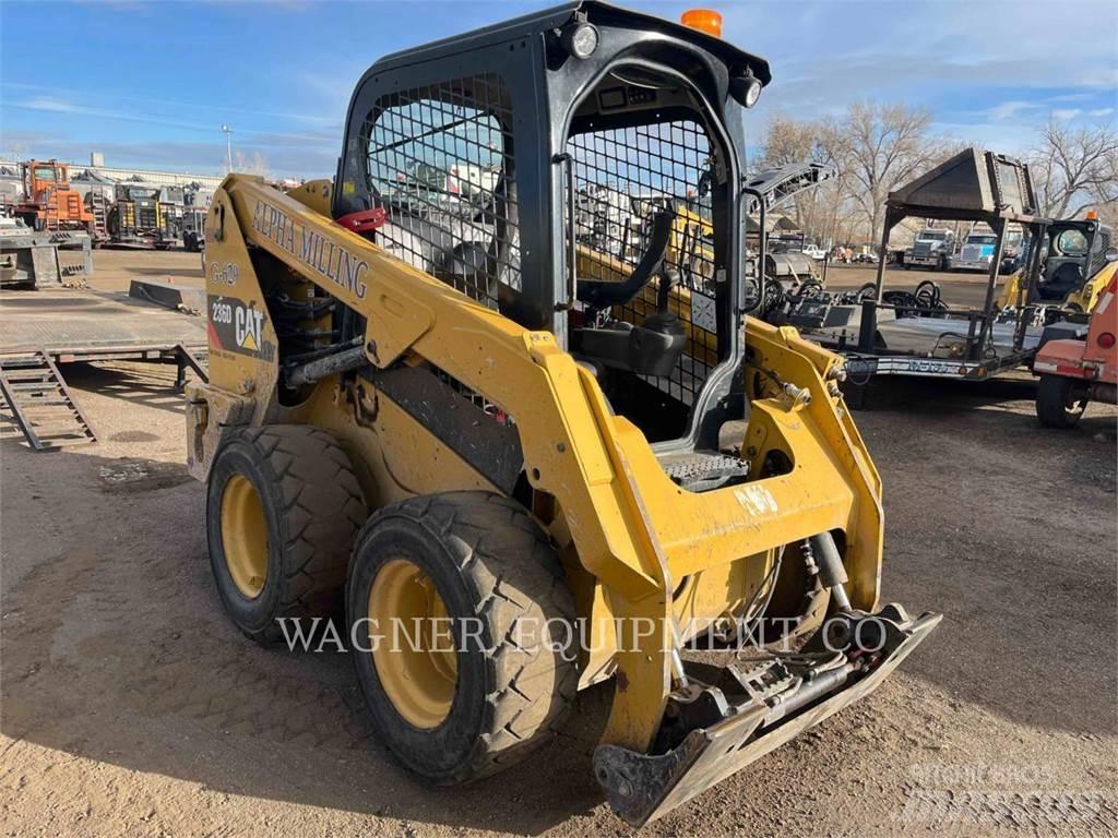 CAT 236D HF Schrankladers
