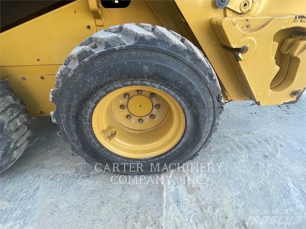 CAT 236D3 Schrankladers