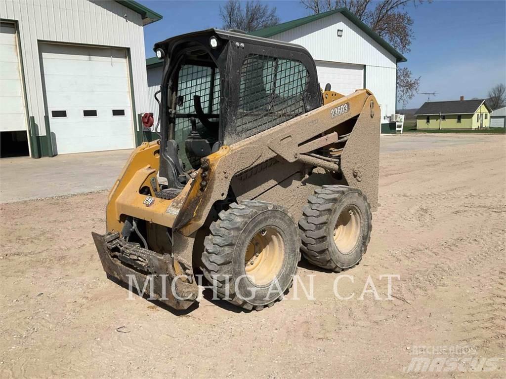 CAT 236D3 AQ Schrankladers