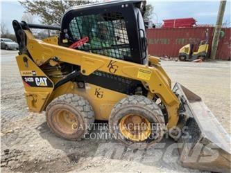 CAT 242D Schrankladers