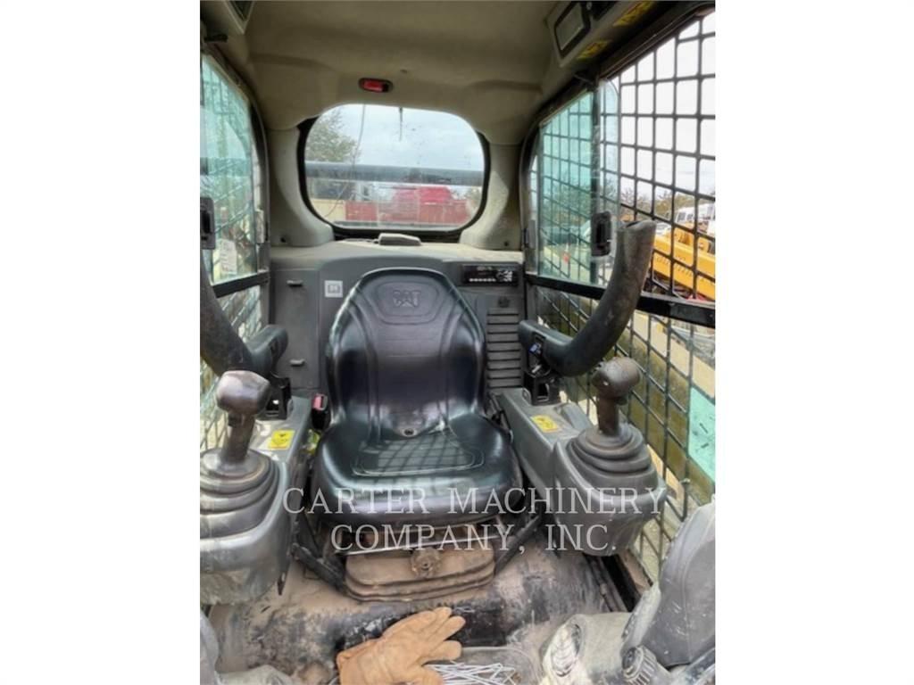 CAT 242D Schrankladers