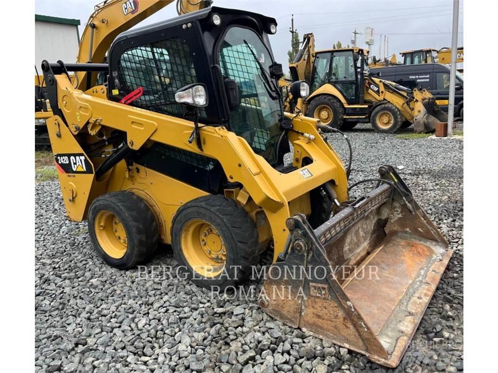 CAT 242D Schrankladers