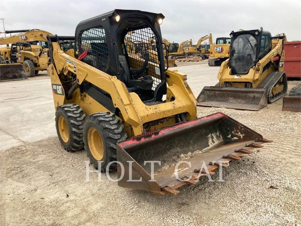 CAT 242D Schrankladers