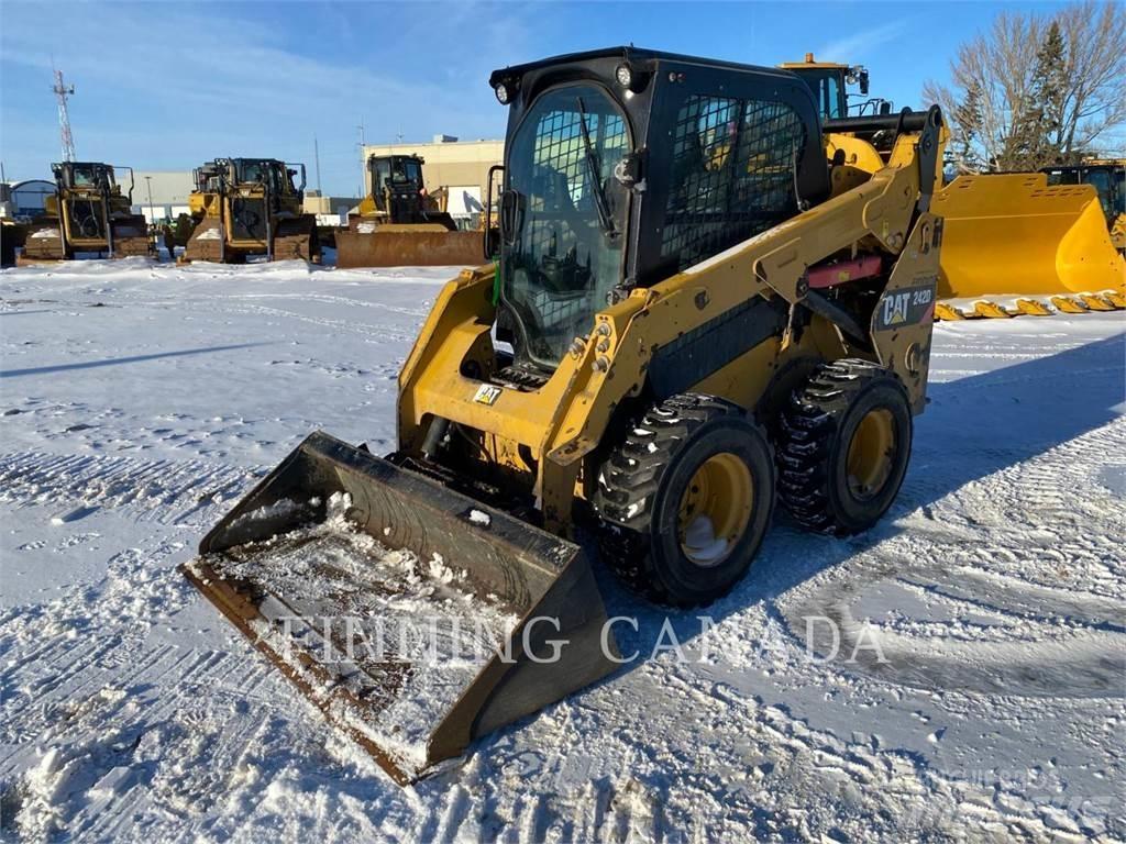 CAT 242D Schrankladers