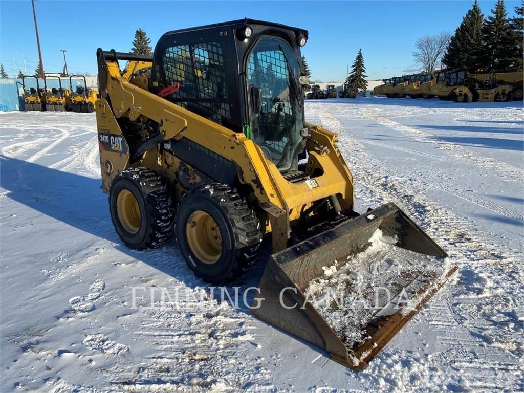 CAT 242D Schrankladers