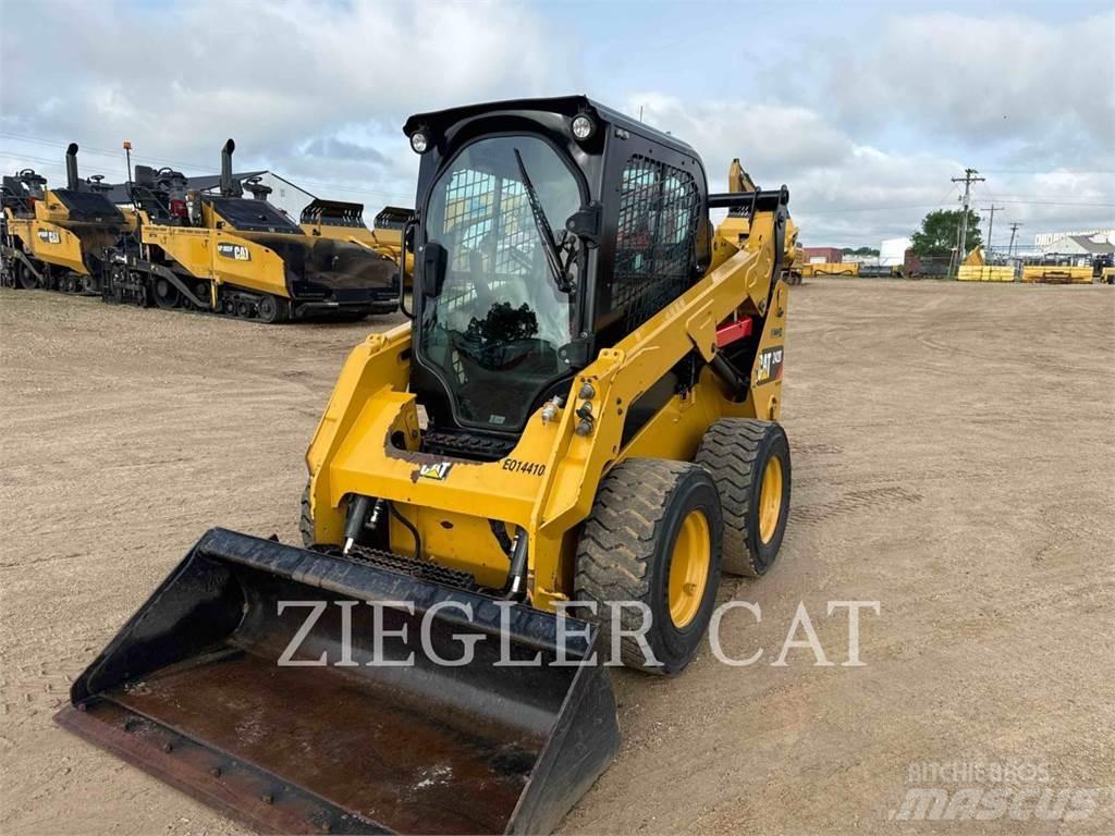 CAT 242D Schrankladers