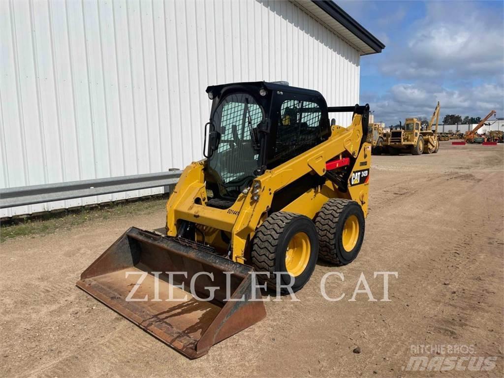 CAT 242D Schrankladers