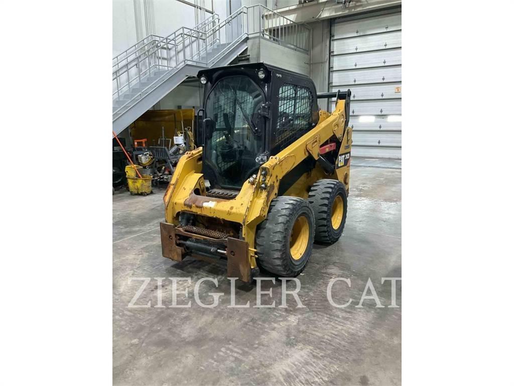 CAT 242D Schrankladers
