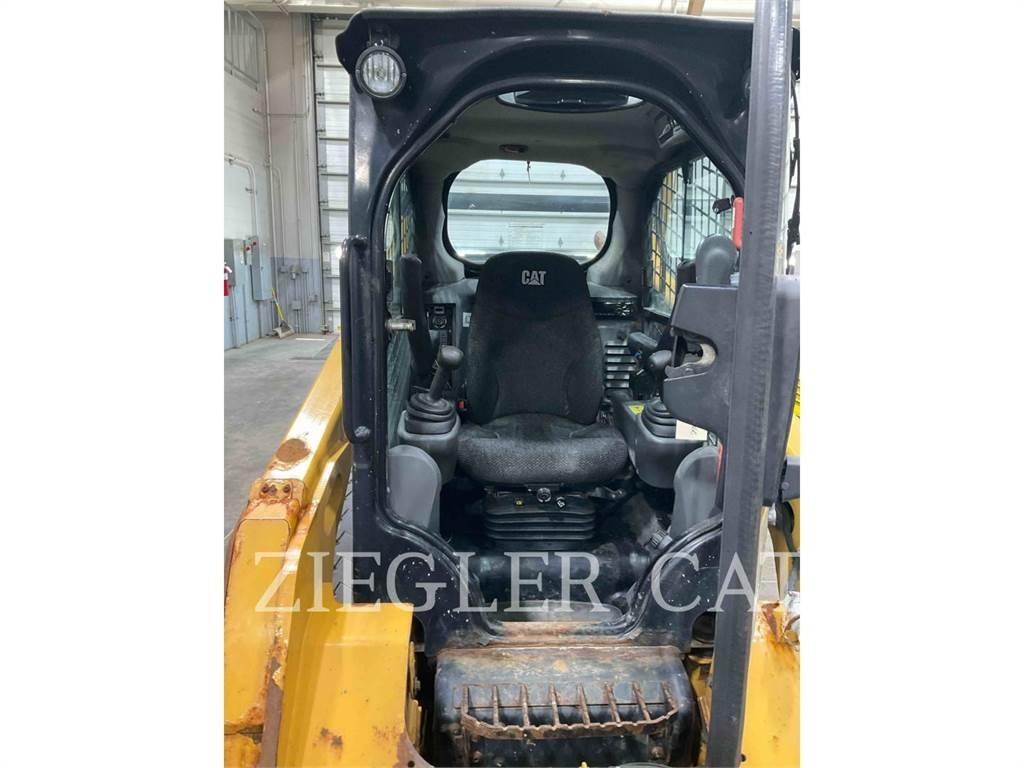 CAT 242D Schrankladers