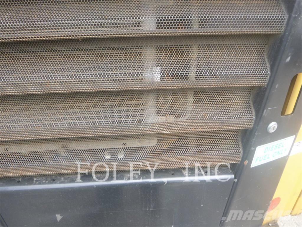 CAT 242D Schrankladers