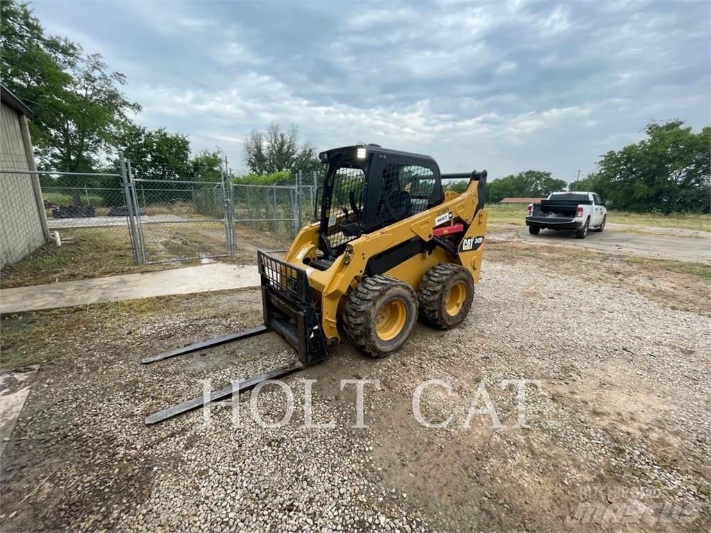 CAT 242D Schrankladers