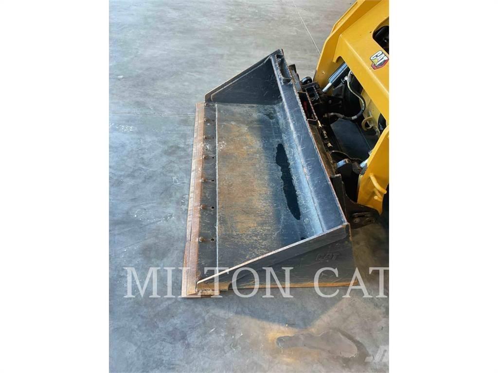 CAT 242D 3 Schrankladers