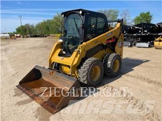 CAT 242D3 Schrankladers