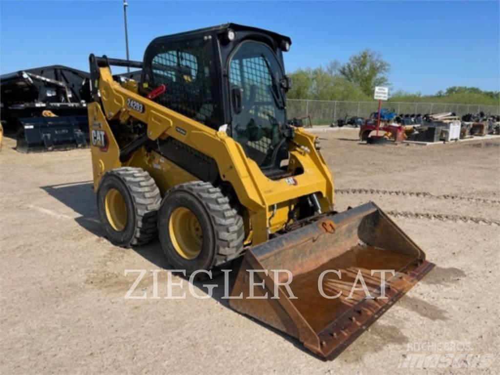 CAT 242D3 Schrankladers