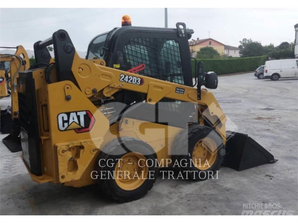 CAT 242D3 Schrankladers