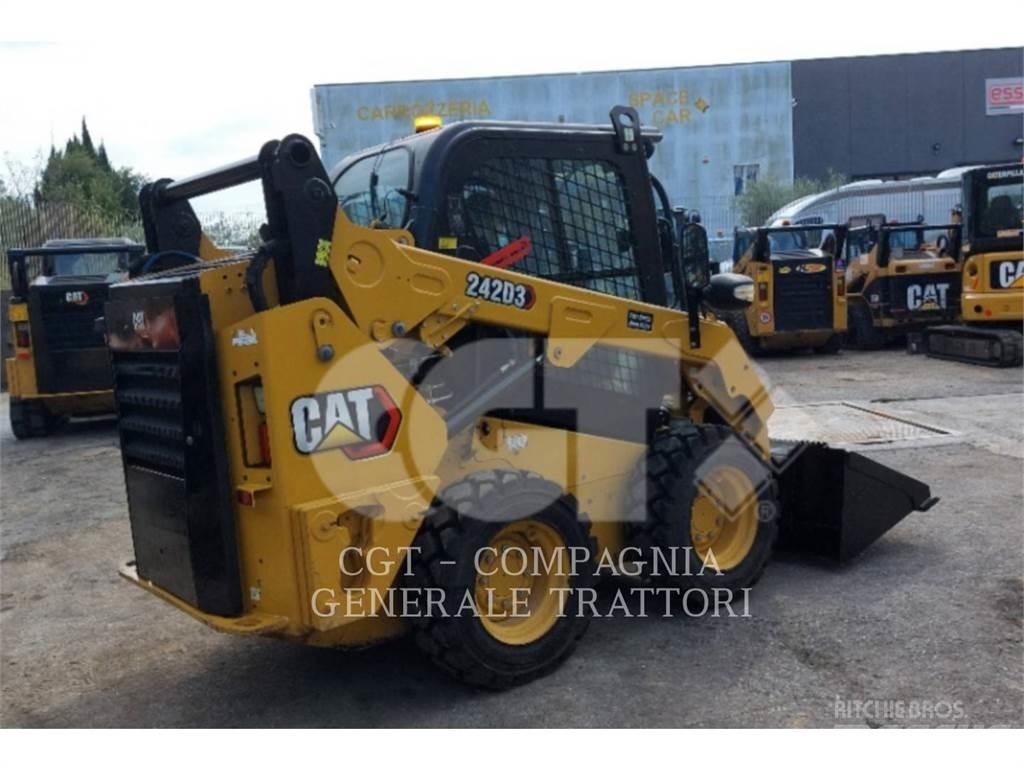 CAT 242D3 Schrankladers