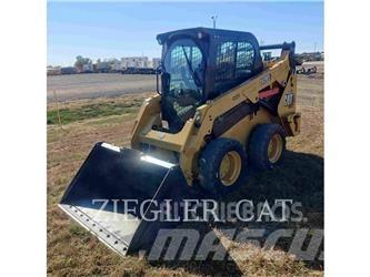 CAT 242D3 Schrankladers