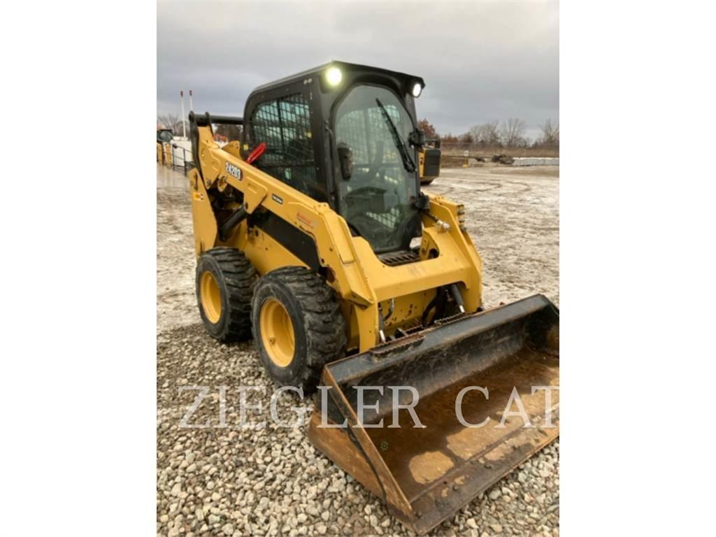 CAT 242D3 Schrankladers