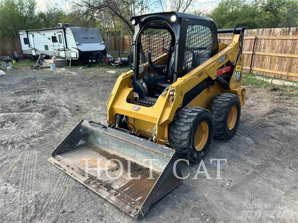 CAT 242D3 Schrankladers