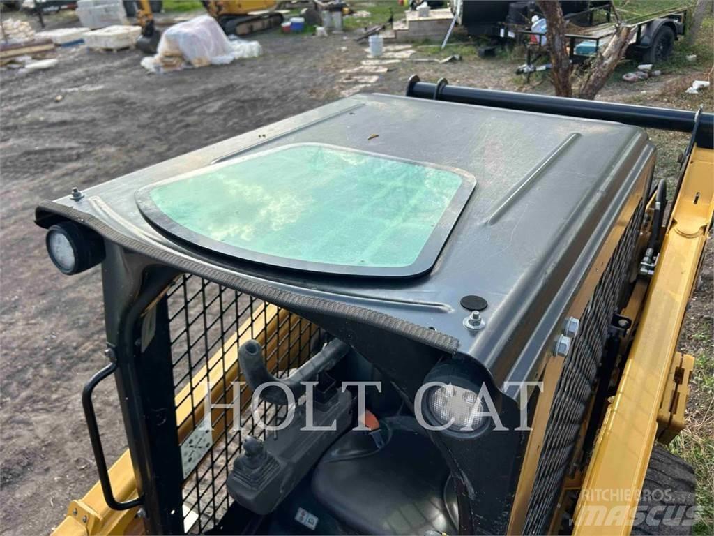 CAT 242D3 Schrankladers