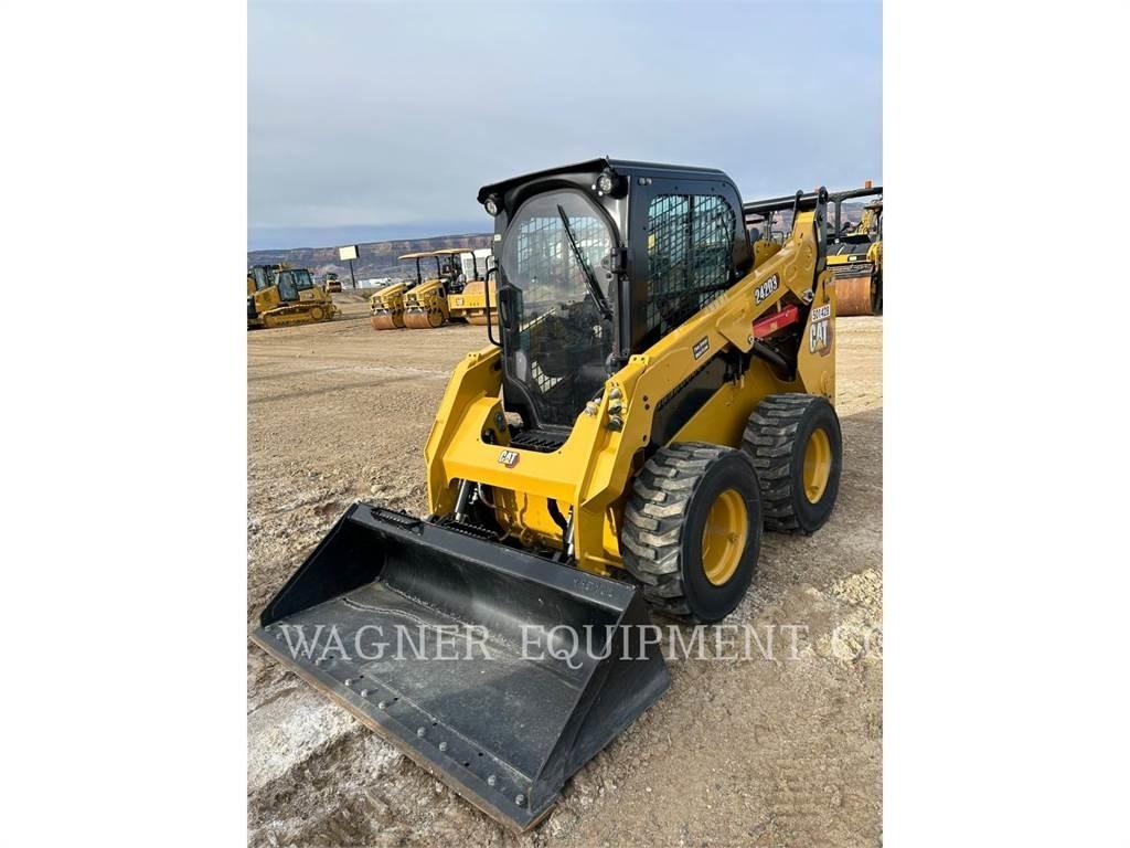 CAT 242D3 Schrankladers