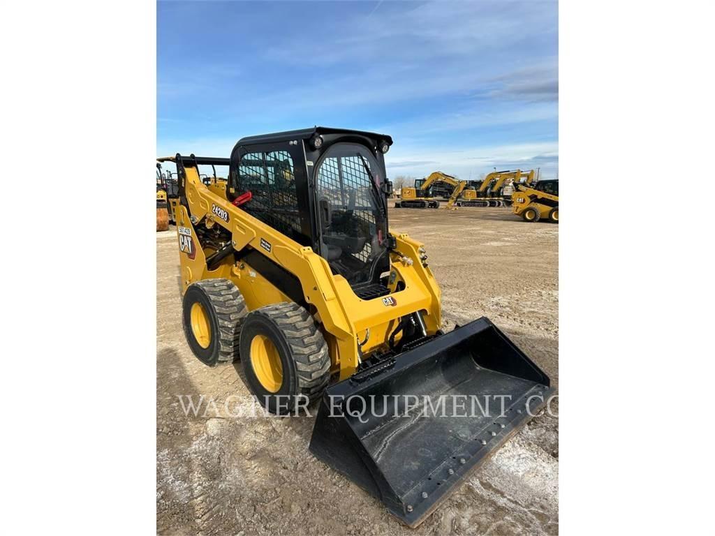 CAT 242D3 Schrankladers