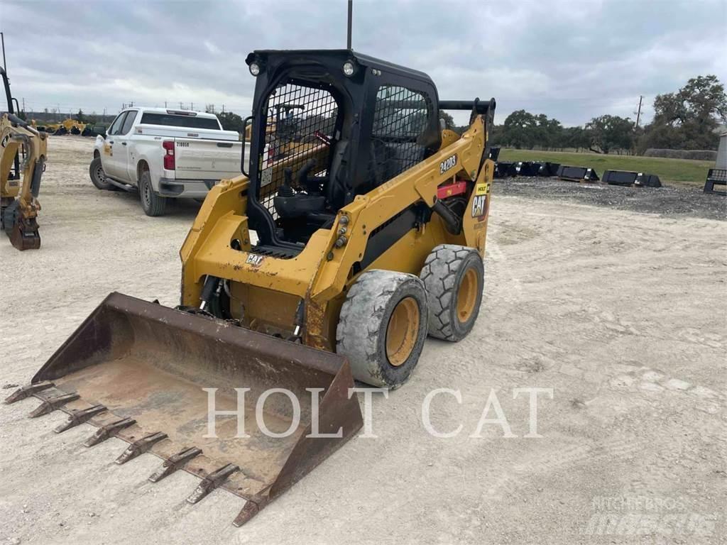 CAT 242D3 Schrankladers