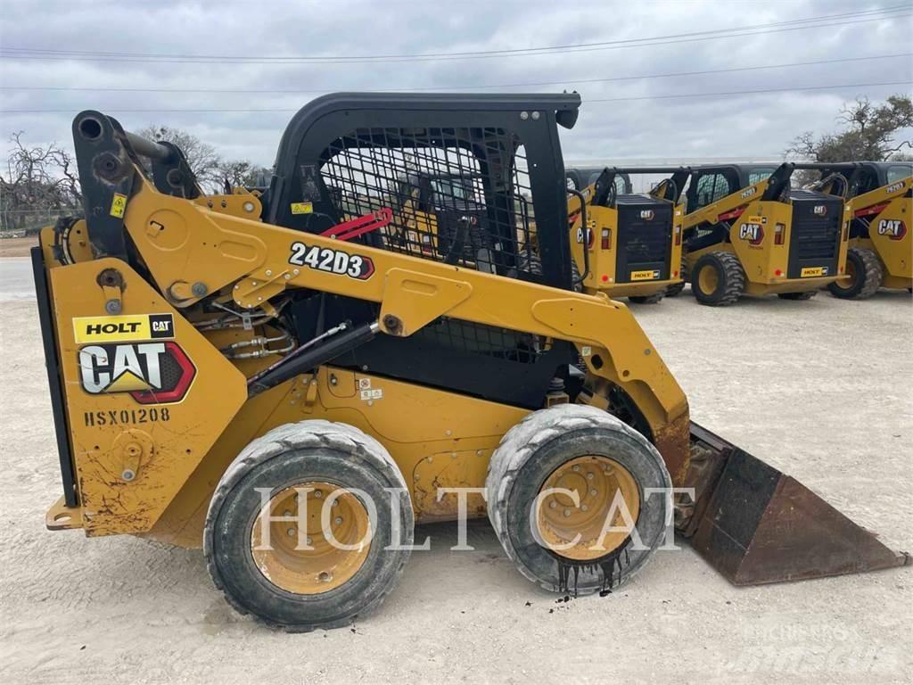 CAT 242D3 Schrankladers