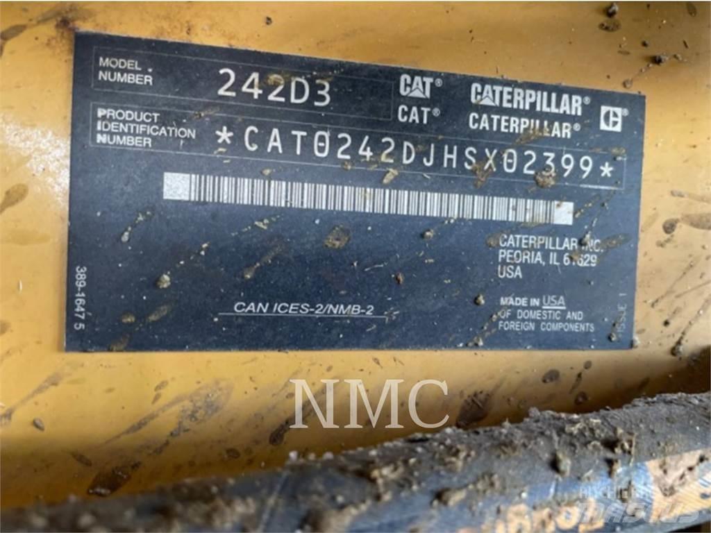 CAT 242D3 Schrankladers