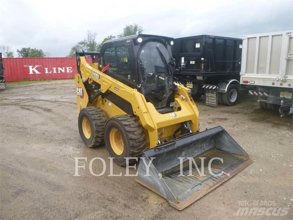 CAT 242D3 Schrankladers