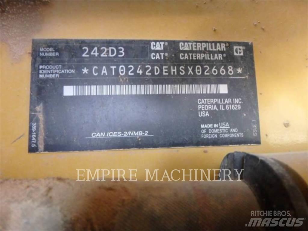 CAT 242D3 Schrankladers