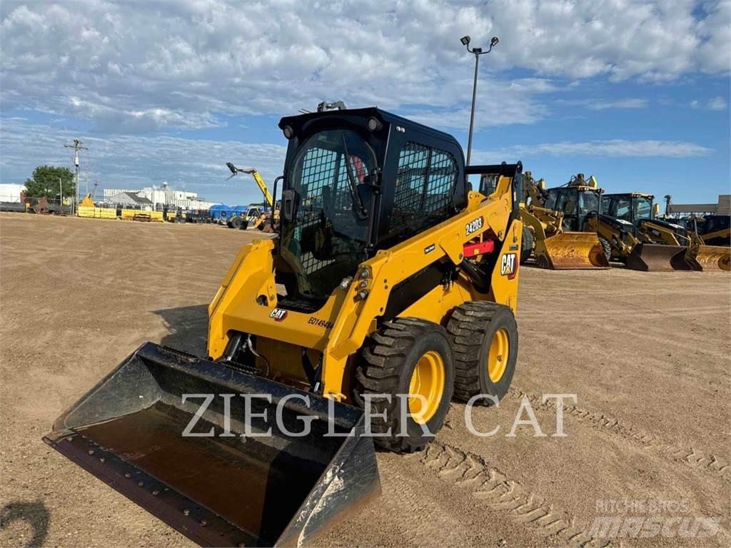 CAT 242D3 Schrankladers
