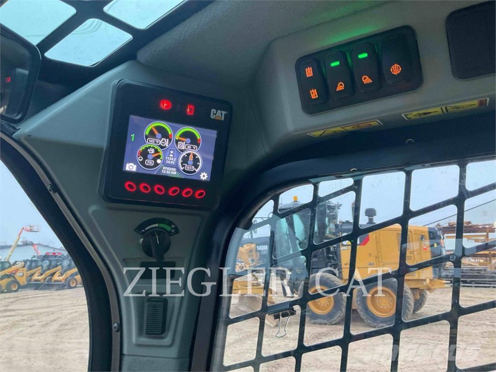 CAT 242D3 Schrankladers