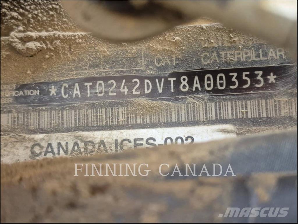 CAT 242D3 Schrankladers