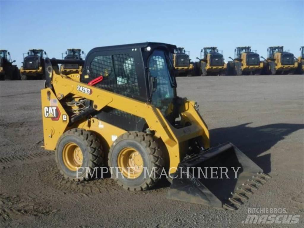 CAT 242D3 CA Schrankladers